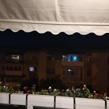 Bloom Box Apartments Крайова Экстерьер фото