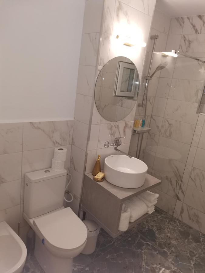 Bloom Box Apartments Крайова Экстерьер фото