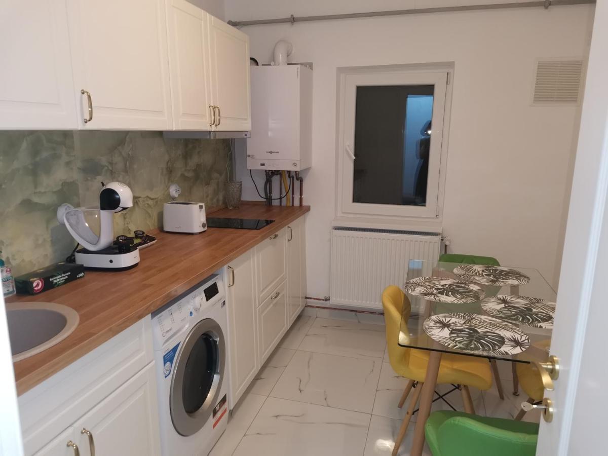 Bloom Box Apartments Крайова Экстерьер фото